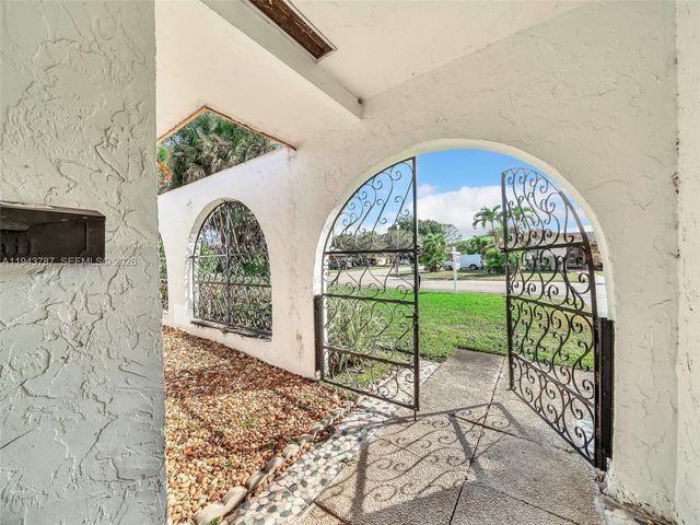 10251 NW 39th Ct, Coral Springs, FL 33065