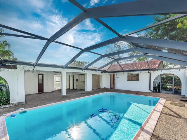 10251 NW 39th Ct, Coral Springs, FL 33065