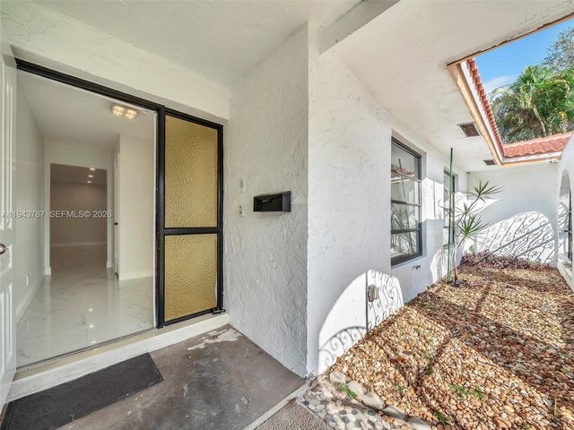 10251 NW 39th Ct, Coral Springs, FL 33065