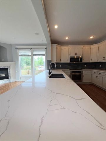 308 NE Hidden Valley Way, Lee's Summit, MO 64064
