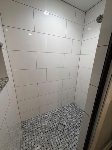 308 NE Hidden Valley Way, Lee's Summit, MO 64064