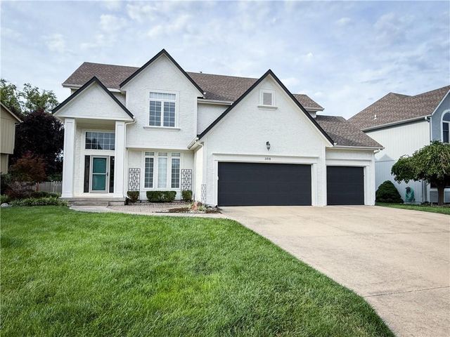 308 NE Hidden Valley Way, Lee's Summit, MO 64064