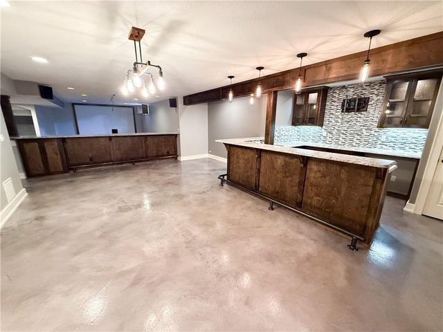 308 NE Hidden Valley Way, Lee's Summit, MO 64064