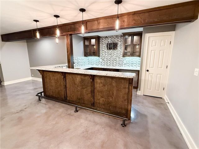 308 NE Hidden Valley Way, Lee's Summit, MO 64064