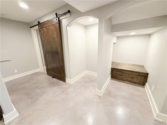 308 NE Hidden Valley Way, Lee's Summit, MO 64064
