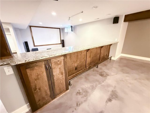 308 NE Hidden Valley Way, Lee's Summit, MO 64064