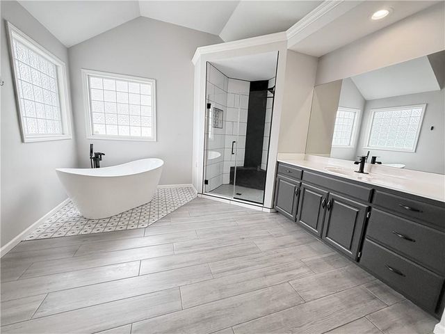 308 NE Hidden Valley Way, Lee's Summit, MO 64064