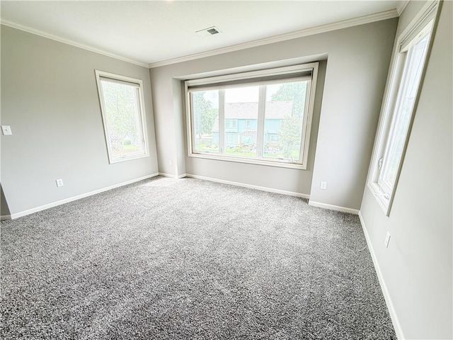 308 NE Hidden Valley Way, Lee's Summit, MO 64064