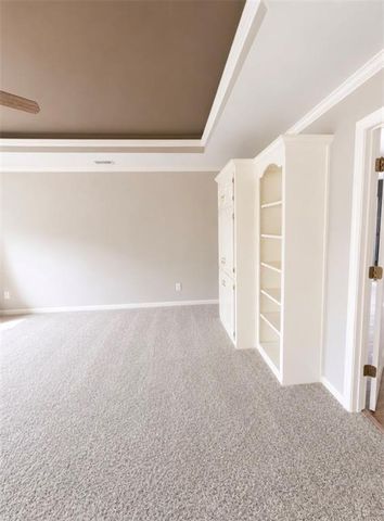308 NE Hidden Valley Way, Lee's Summit, MO 64064