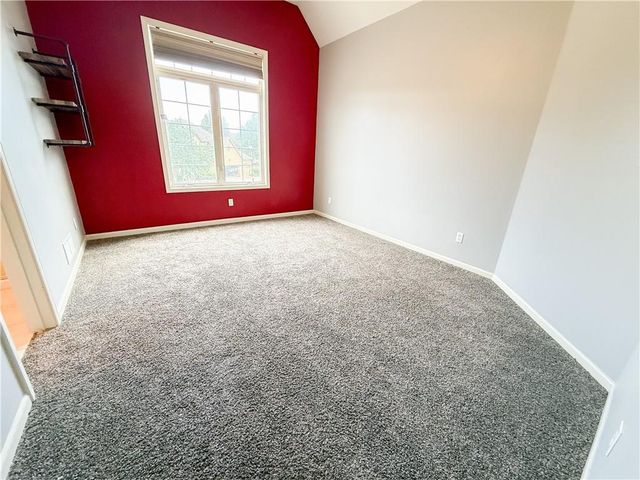308 NE Hidden Valley Way, Lee's Summit, MO 64064