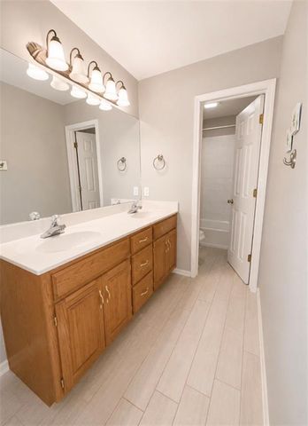 308 NE Hidden Valley Way, Lee's Summit, MO 64064