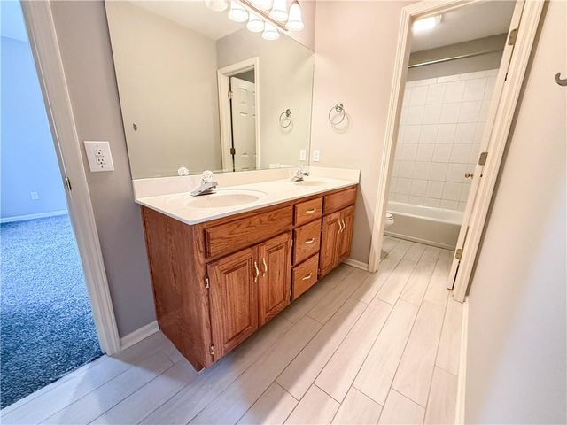 308 NE Hidden Valley Way, Lee's Summit, MO 64064