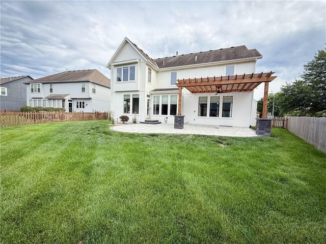 308 NE Hidden Valley Way, Lee's Summit, MO 64064