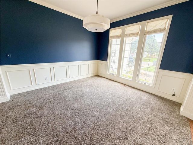 308 NE Hidden Valley Way, Lee's Summit, MO 64064