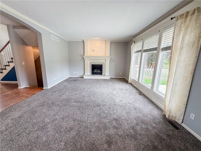 308 NE Hidden Valley Way, Lee's Summit, MO 64064