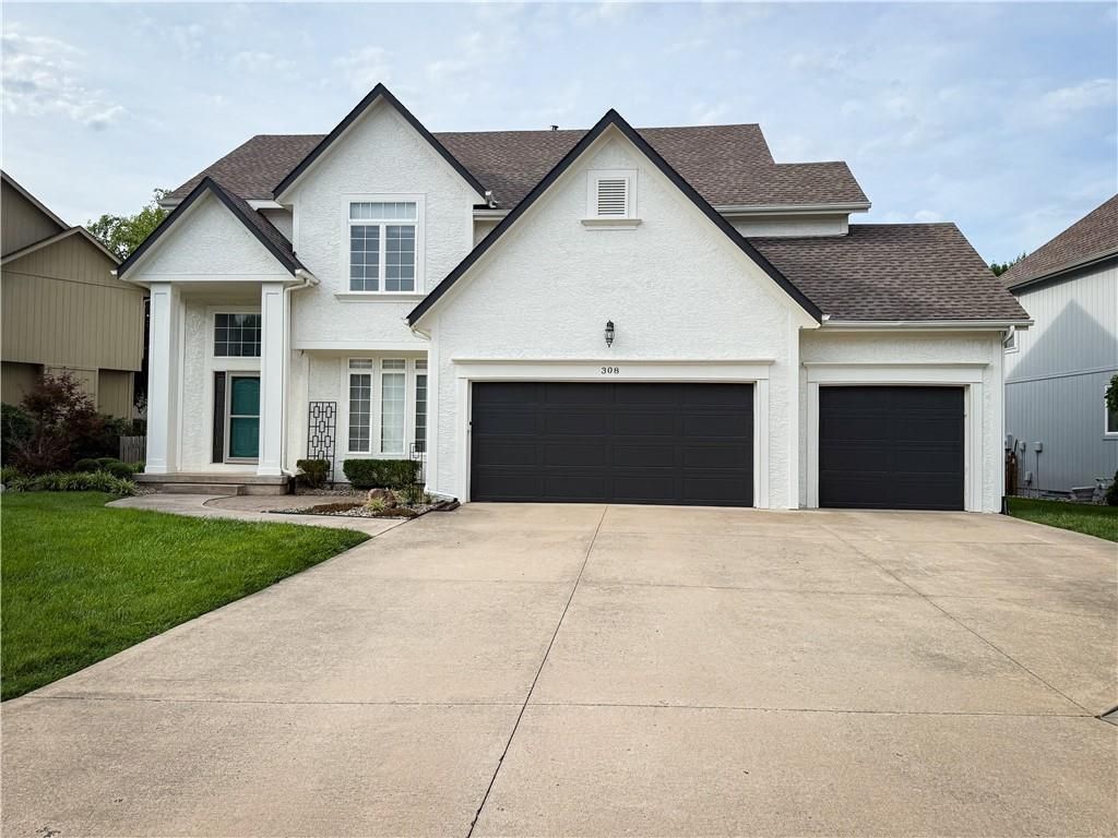 308 NE Hidden Valley Way, Lee's Summit, MO 64064