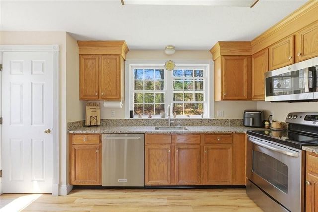 18 White Violet Lane, Plymouth, MA 02360