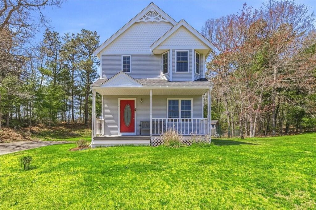 18 White Violet Lane, Plymouth, MA 02360