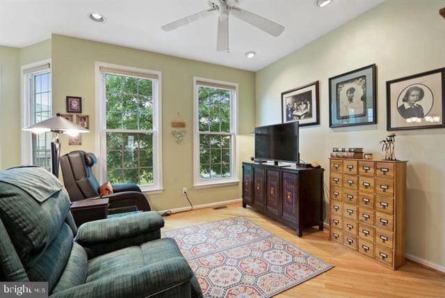 412 E OAKMEADE DR, Wilmington, DE 19810
