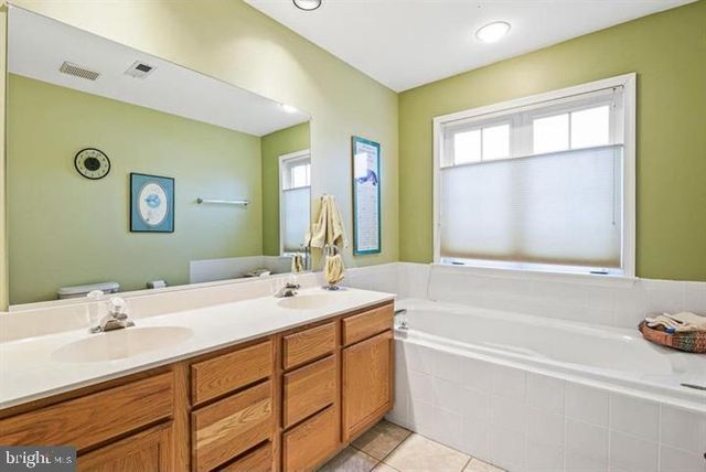 412 E OAKMEADE DR, Wilmington, DE 19810
