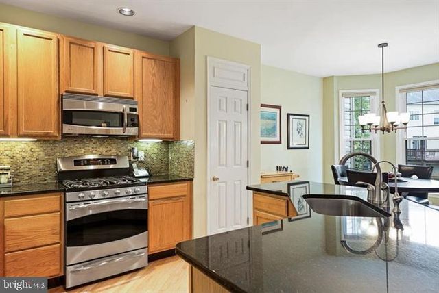 412 E OAKMEADE DR, Wilmington, DE 19810