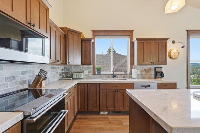 1211 E Quartz Ln, Spokane, WA 99208