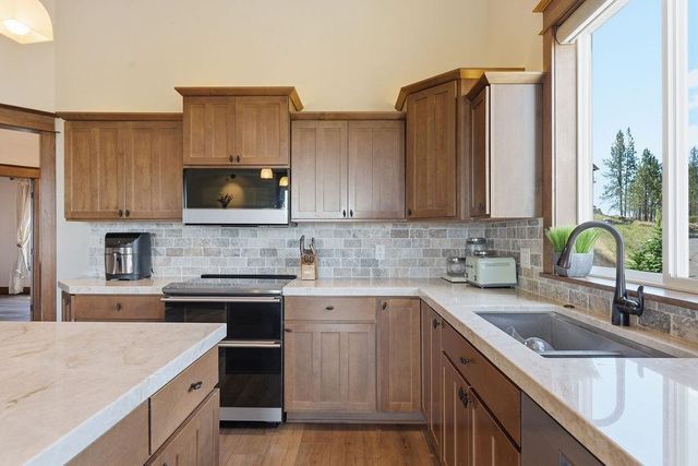 1211 E Quartz Ln, Spokane, WA 99208