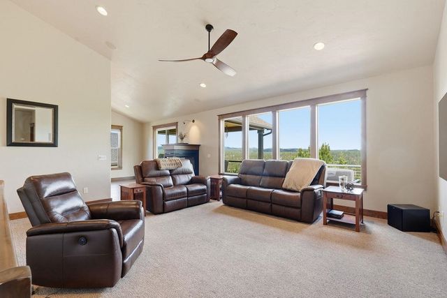 1211 E Quartz Ln, Spokane, WA 99208