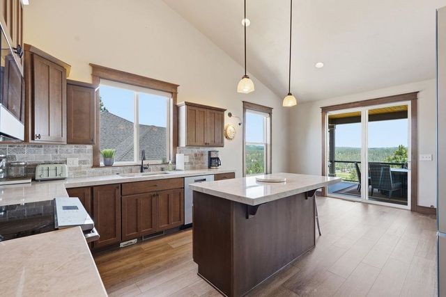 1211 E Quartz Ln, Spokane, WA 99208