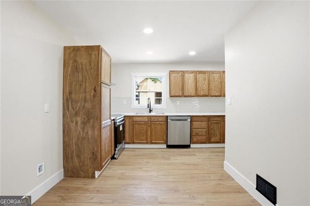 1902 Mural Circle, Morrow, GA 30260