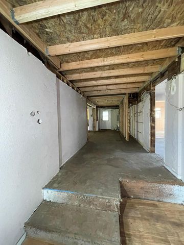 1805 NW Candler Avenue, Grants Pass, OR 97526