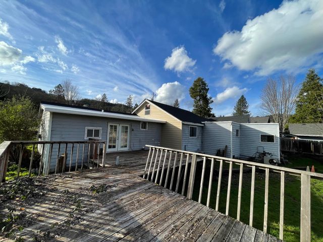 1805 NW Candler Avenue, Grants Pass, OR 97526