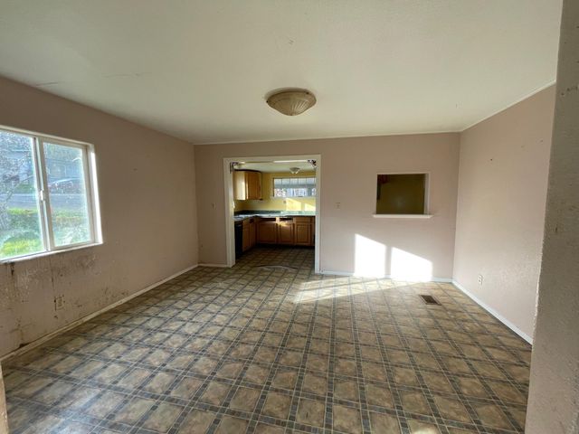 1805 NW Candler Avenue, Grants Pass, OR 97526