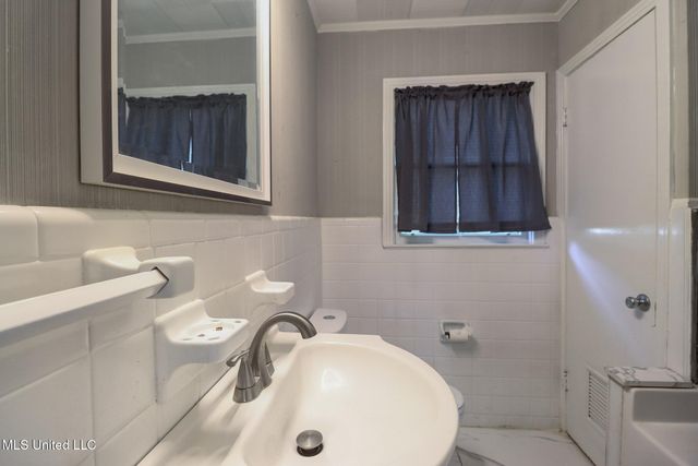 2704 Pine Avenue, Gulfport, MS 39501