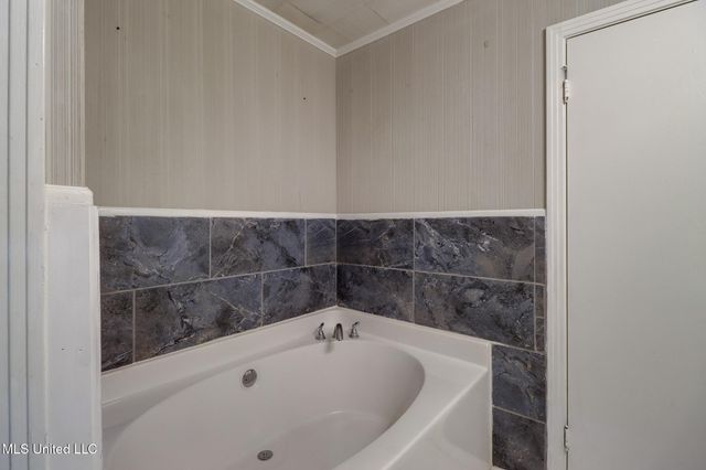 2704 Pine Avenue, Gulfport, MS 39501