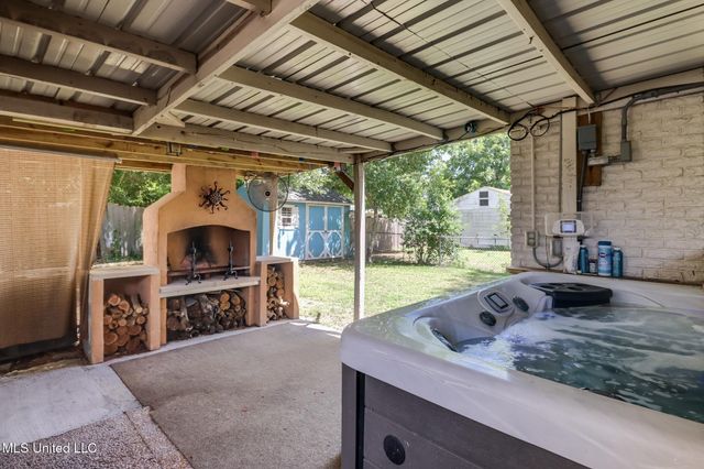 2704 Pine Avenue, Gulfport, MS 39501