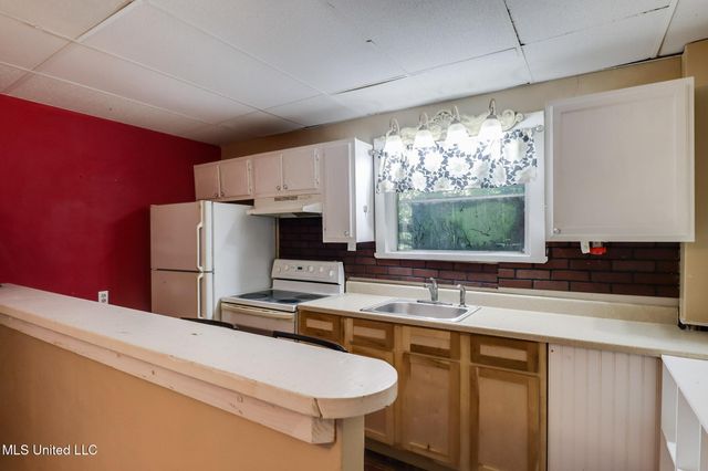 2704 Pine Avenue, Gulfport, MS 39501