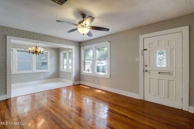 2704 Pine Avenue, Gulfport, MS 39501