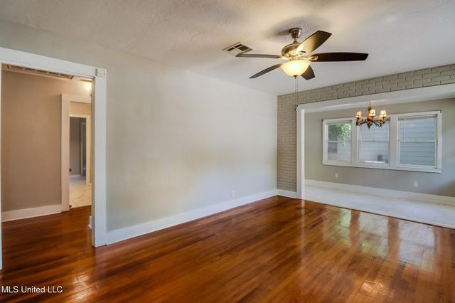 2704 Pine Avenue, Gulfport, MS 39501
