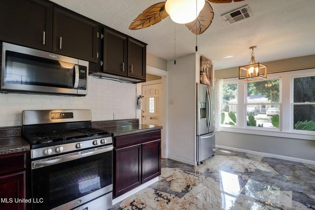 2704 Pine Avenue, Gulfport, MS 39501