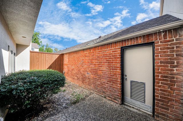 2468 Bering Drive, Houston, TX 77057