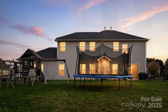 5122 Harwich Circle, Weddington, NC 28104