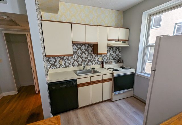 1415 Commonwealth Ave 302, Boston, MA 02135