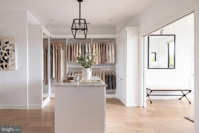 1522 FOXHALL RD NW, Washington, DC 20007