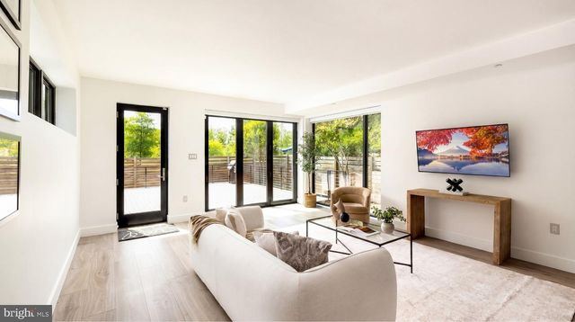 1522 FOXHALL RD NW, Washington, DC 20007