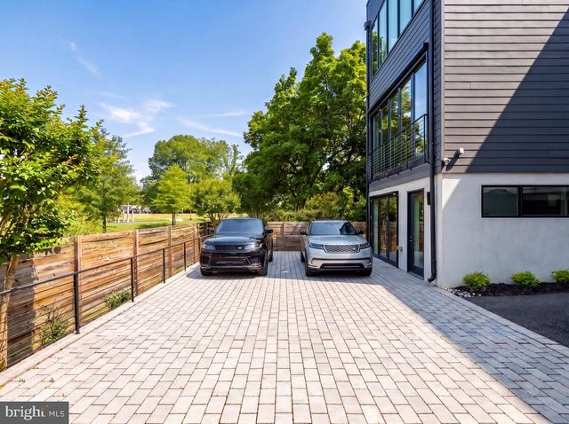 1522 FOXHALL RD NW, Washington, DC 20007