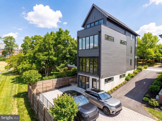 1522 FOXHALL RD NW, Washington, DC 20007