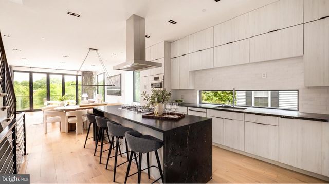 1522 FOXHALL RD NW, Washington, DC 20007