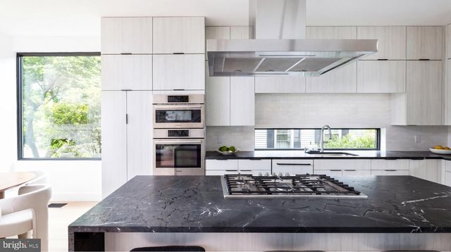 1522 FOXHALL RD NW, Washington, DC 20007