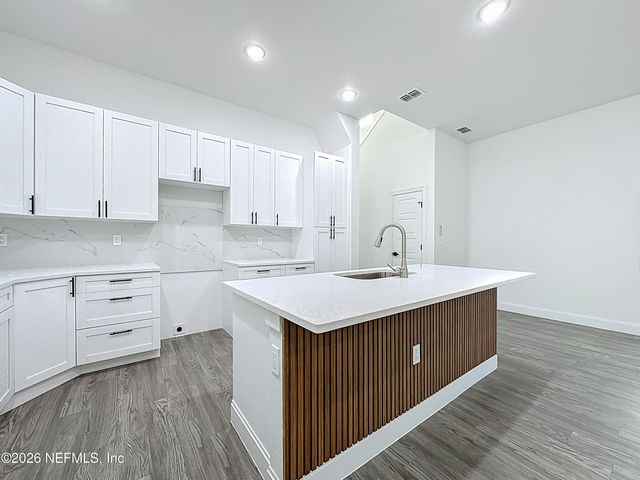 8912 HOGAN Road, Jacksonville, FL 32216